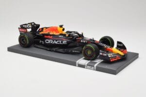 Red Bull RB18 Oracle #1 M. Verstappen Japanese GP 2022 World Champion Minichamps 1:18 113221801 Gyanta – 4. kép a 7-ből
