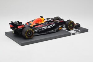 Red Bull RB18 Oracle #1 M. Verstappen US GP 2022 Winner Minichamps 1:18 113221901 Gyanta – 3. kép a 7-ből