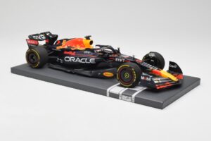 Red Bull RB18 Oracle #1 M. Verstappen US GP 2022 Winner Minichamps 1:18 113221901 Gyanta – 4. kép a 7-ből