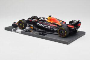 Red Bull RB18 Oracle #1 M. Verstappen US GP 2022 Winner Minichamps 1:18 113221901 Gyanta – 5. kép a 7-ből