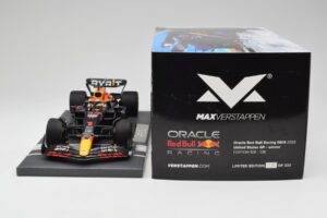 Red Bull RB18 Oracle #1 M. Verstappen US GP 2022 Winner Minichamps 1:18 113221901 Gyanta – 6. kép a 7-ből
