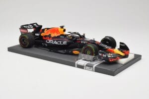 Red Bull RB18 #1 M. Verstappen Emilia Romagna GP 2022 Winner Minichamps 1:18 113220401 Gyanta – 4. kép a 7-ből