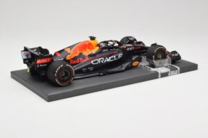 Red Bull RB18 #1 M. Verstappen Miami GP 2022 Winner Minichamps 1:18 113220301 Gyanta – 3. kép a 7-ből