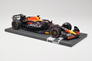 Red Bull RB19 Oracle #1 M. Verstappen Bahrain GP 2023 Winner Minichamps 1:18 113230201 Gyanta – 4. kép a 7-ből