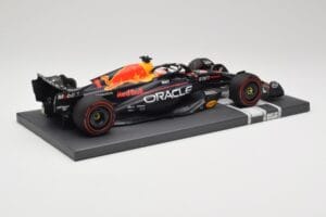 Red Bull RB19 Oracle #1 M. Verstappen British GP 2023 Winner Minichamps 1:18 113231101 Gyanta – 3. kép a 7-ből