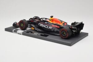 Red Bull RB19 Oracle #1 M. Verstappen British GP 2023 Winner Minichamps 1:18 113231101 Gyanta – 5. kép a 7-ből