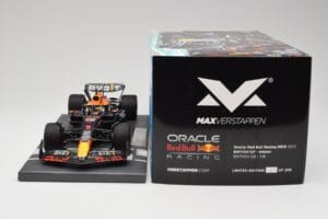 Red Bull RB19 Oracle #1 M. Verstappen British GP 2023 Winner Minichamps 1:18 113231101 Gyanta – 6. kép a 7-ből