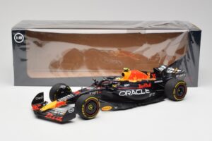 Red Bull RB19 #11 S. Perez Italian GP 2nd 2023 Minichamps 1:18 110231511 Fém – 2. kép a 6-ből