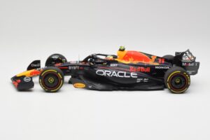 Red Bull RB19 #11 S. Perez Italian GP 2nd 2023 Minichamps 1:18 110231511 Fém – 3. kép a 6-ből