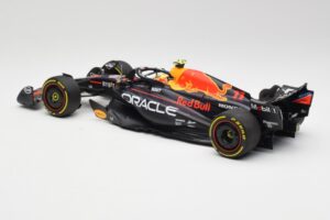 Red Bull RB19 #11 S. Perez Italian GP 2nd 2023 Minichamps 1:18 110231511 Fém – 4. kép a 6-ből