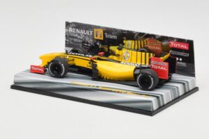 Renault R30 #11 R. Kubica Race Car 2010 Minichamps 1:43 403100081 Fém – 3. kép a 6-ből