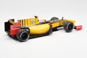 Renault F1 Team R30 #11 V. Petrov Showcar F1 2010 Minichamps 1:18 150100082 Fém – 2. kép a 6-ből
