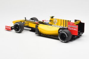 Renault F1 Team R30 #11 V. Petrov Showcar F1 2010 Minichamps 1:18 150100082 Fém – 5. kép a 6-ből