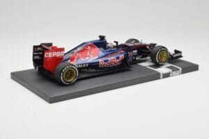 Scuderia Toro Rosso STR10 Renault #33 M. Verstappen Australian GP 2015 Minichamps 1:18 117150033 Gyanta – 3. kép a 7-ből