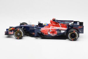 Scuderia Toro Rosso STR3 #11 S. Bourdais F1 2008 Minichamps 1:18 150080014 Fém – 3. kép a 6-ből