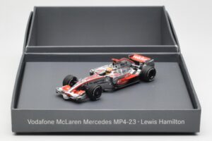 McLaren MP4-23 Mercedes #22 L. Hamilton F1 World Champion 2008 Minichamps 1:43 B66962422 Fém – 4. kép a 4-ből