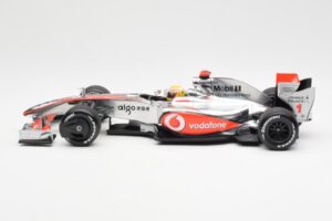 McLaren MP4-24 #1 L. Hamilton 2009 Dealer Edition Minichamps 1:18 503091801 Fém – 3. kép a 6-ből