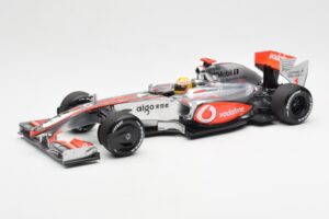 McLaren MP4-24 #1 L. Hamilton 2009 Dealer Edition Minichamps 1:18 503091801 Fém