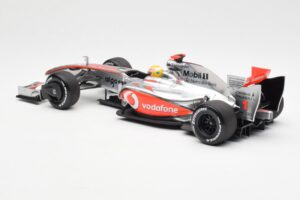 McLaren MP4-24 #1 L. Hamilton 2009 Dealer Edition Minichamps 1:18 503091801 Fém – 5. kép a 6-ből