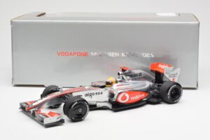 McLaren MP4-24 #1 L. Hamilton 2009 Dealer Edition Minichamps 1:18 503091801 Fém – 6. kép a 6-ből