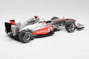 McLaren MP4-25 Vodafone #1 J. Button F1 2010 Minichamps 1:18 530101871-R1 Fém – 2. kép a 7-ből