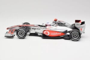 McLaren MP4-25 Vodafone #1 J. Button F1 2010 Minichamps 1:18 530101871-R1 Fém – 3. kép a 7-ből