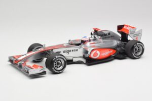 McLaren MP4-25 Vodafone #1 J. Button F1 2010 Minichamps 1:18 530101871-R1 Fém