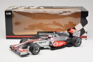 McLaren MP4-25 Vodafone #1 J. Button F1 2010 Minichamps 1:18 530101871-R1 Fém – 7. kép a 7-ből