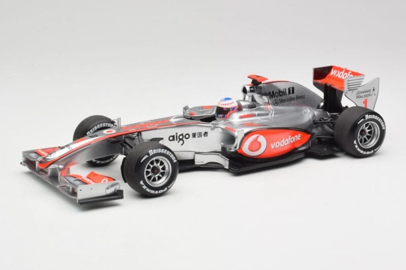 McLaren MP4-25 Vodafone #1 J. Button F1 2010 Minichamps 1:18 530101871-R1 Fém