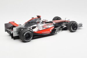 McLaren MP4-22 Mercedes #1 F. Alonso Presentation Valencia 2007 Minichamps 1:18 538071871 Fém – 2. kép a 6-ből