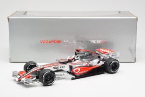 McLaren MP4-22 Mercedes #1 F. Alonso Presentation Valencia 2007 Minichamps 1:18 538071871 Fém – 6. kép a 6-ből