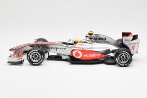 Vodafone McLaren Mercedes MP4-25 #3 L. Hamilton F1 Showcar 2010 Minichamps 1:18 530101872 Fém – 3. kép a 6-ből