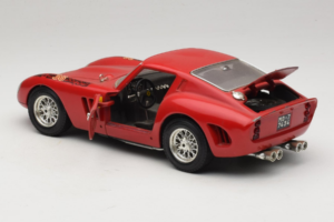 Ferrari 250 GTO Piros Bburago 1:18 B003 Fém – 5. kép a 8-ből