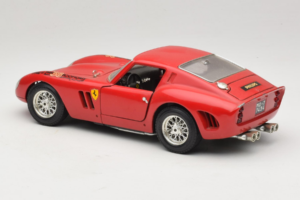 Ferrari 250 GTO Piros Bburago 1:18 B003 Fém – 7. kép a 8-ből