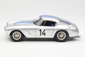 Ferrari 250 GT SWB #14 P. Noblet / J. Guichet Team Noblet 3rd Place 24 Hours of Le Mans 1961 CMC 1:18 M-079 Fém – 3. kép a 6-ből