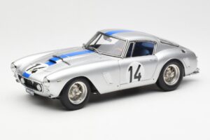 Ferrari 250 GT SWB #14 P. Noblet / J. Guichet Team Noblet 3rd Place 24 Hours of Le Mans 1961 CMC 1:18 M-079 Fém