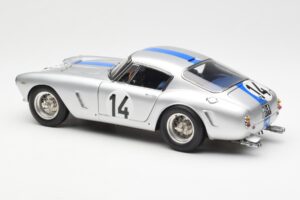 Ferrari 250 GT SWB #14 P. Noblet / J. Guichet Team Noblet 3rd Place 24 Hours of Le Mans 1961 CMC 1:18 M-079 Fém – 5. kép a 6-ből