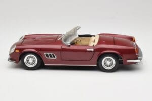 Ferrari 250 GT California Spider LWB Sötétvörös Hot Wheels 1:18 25727 Fém – 4. kép a 8-ből