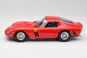 Ferrari 250 GTO London Show Piros CMC 1:18 M-256 Fém – 3. kép a 6-ből