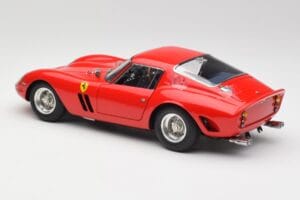 Ferrari 250 GTO London Show Piros CMC 1:18 M-256 Fém – 5. kép a 6-ből