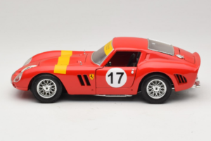 Ferrari 250 GTO #17 Bburago Sammlerborse Piros Bburago 1:18 3007-P1 Fém – 4. kép a 8-ből