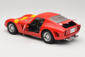Ferrari 250 GTO #17 Bburago Sammlerborse Piros Bburago 1:18 3007-P1 Fém – 5. kép a 8-ből