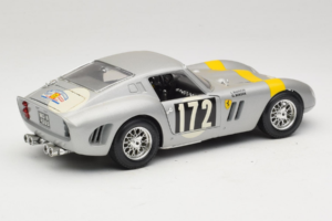 Ferrari 250 GTO #172 L. Bianchi / G. Berger Tour de France 1962 Ezüst Limitált Kiadás Bburago 1:18 3011-S1 Fém – 3. kép a 8-ből