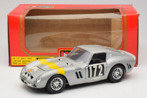 Ferrari 250 GTO #172 L. Bianchi / G. Berger Tour de France 1962 Ezüst Limitált Kiadás Bburago 1:18 3011-S1 Fém – 8. kép a 8-ből