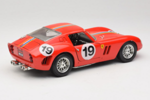 Ferrari 250 GTO #19 Piros Csíkok 1962 Bburago 1:18 3011-P3 Fém – 3. kép a 8-ből