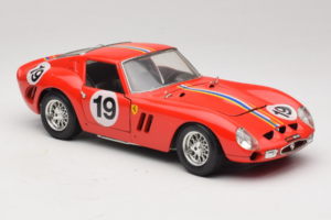 Ferrari 250 GTO #19 Piros Csíkok 1962 Bburago 1:18 3011-P3 Fém – 6. kép a 8-ből