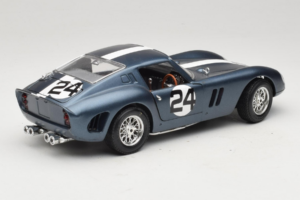 Ferrari 250 GTO #24 Kék Fehér Csík 1962 Bburago 1:18 3011-B2 Fém – 3. kép a 8-ből