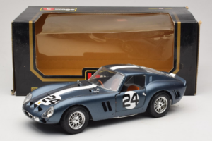 Ferrari 250 GTO #24 Kék Fehér Csík 1962 Bburago 1:18 3011-B2 Fém – 8. kép a 8-ből