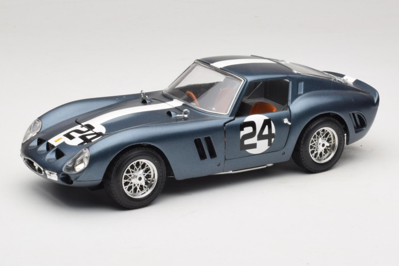 Ferrari 250 GTO #24 Kék Fehér Csík 1962 Bburago 1:18 3011-B2 Fém