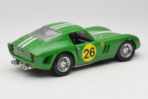Ferrari 250 GTO #26 Zöld Fehér Csíkok 1962 Bburago 1:18 3011-G3 Fém – 3. kép a 8-ből